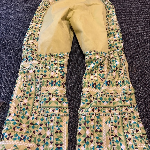 Geometric Patterned Pants in Green and Yellow - Picture 4 of 4